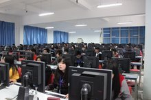 計算機軟件技術開發 湖北新華電腦專修學院的創新啟蒙與職業起點